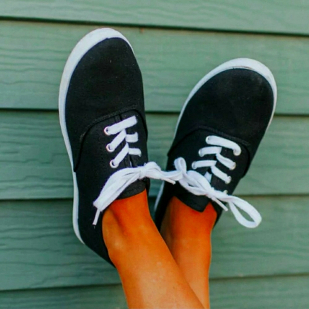 Cute black sneakers! Size 10